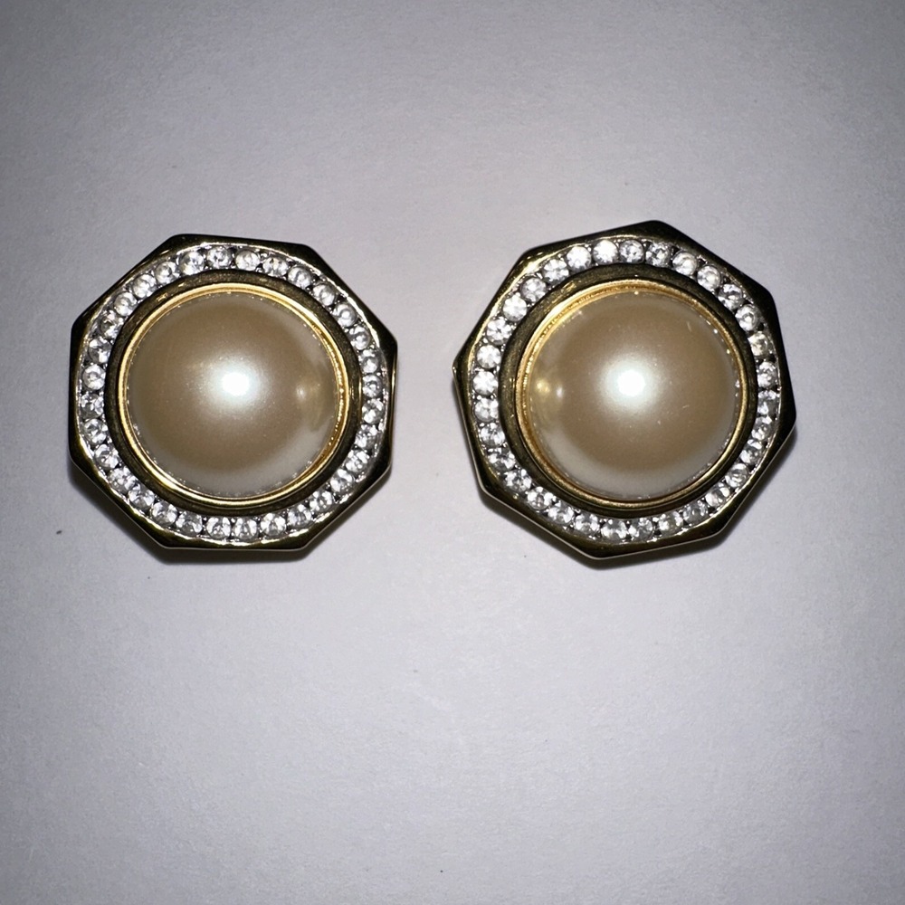 Vintage Clip Earringsโ
